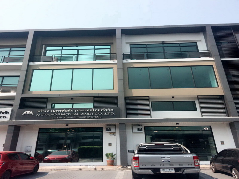 For Rent >>  Home Office 3.5 Floor Area 290 Sq.m Business Area Price 100,000 Baht / Month Fully Furnished *****