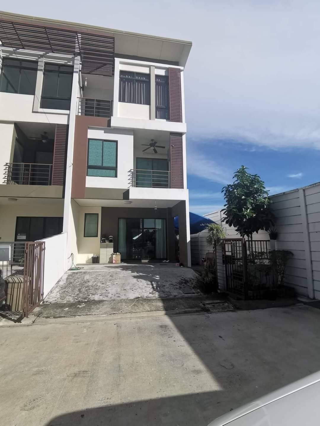 ขายทาวน์โฮม หมู่บ้านซิกเนเจอร์ เอกชัย 64/5 จ.กรุงเทพ บางบอน ขายทาวน์โฮม หมู่บ้านซิกเนเจอร์ เอกชัย 64/5 จ.กรุงเทพ บางบอน