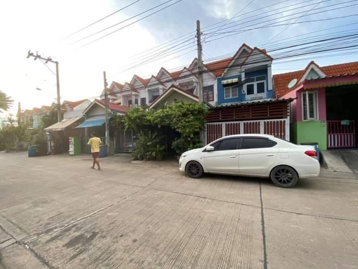 ขายทาวน์เฮ้าส์ หมู่บ้านโกล์แลนด์ กทม อ.ทวีวัฒนา ขายทาวน์เฮ้าส์ หมู่บ้านโกล์แลนด์ กทม อ.ทวีวัฒนา