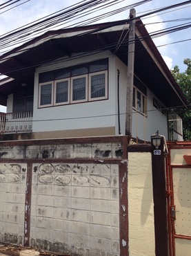 ขายที่ดินพร้อมสิ่งปลูกสร้างในซอยอารีย์สัมพันธ์ 8 เนื้อที่ 73 ตารางวา ราคาเพียง 20 ล้านบาทเท่านั้น (ราคาต่อรองได้) เหมาะสำหรับพักอาศัย ทำโฮมออฟฟิศ หรือสร้างอพาร์ทเม้นท์ ขายที่ดินพร้อมสิ่งปลูกสร้างในซอยอารีย์สัมพันธ์ 8 เนื้อที่ 73 ตารางวา ราคาเพียง 20 ล้านบาทเท่านั้น (ราคาต่อรองได้) เหมาะสำหรับพักอาศัย ทำโฮมออฟฟิศ หรือสร้างอพาร์ทเม้นท์