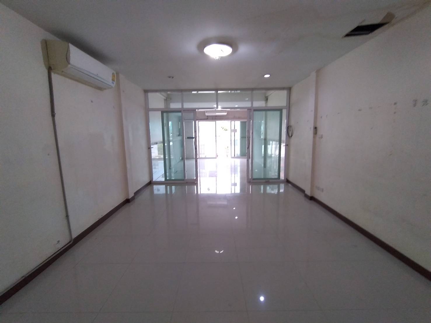 ขายบ้านทาวน์เฮาส์ วังทองหลวง กทม 18วา 3.8ล T094-045-7914 ขายบ้านทาวน์เฮาส์ วังทองหลวง กทม 18วา 3.8ล T094-045-7914