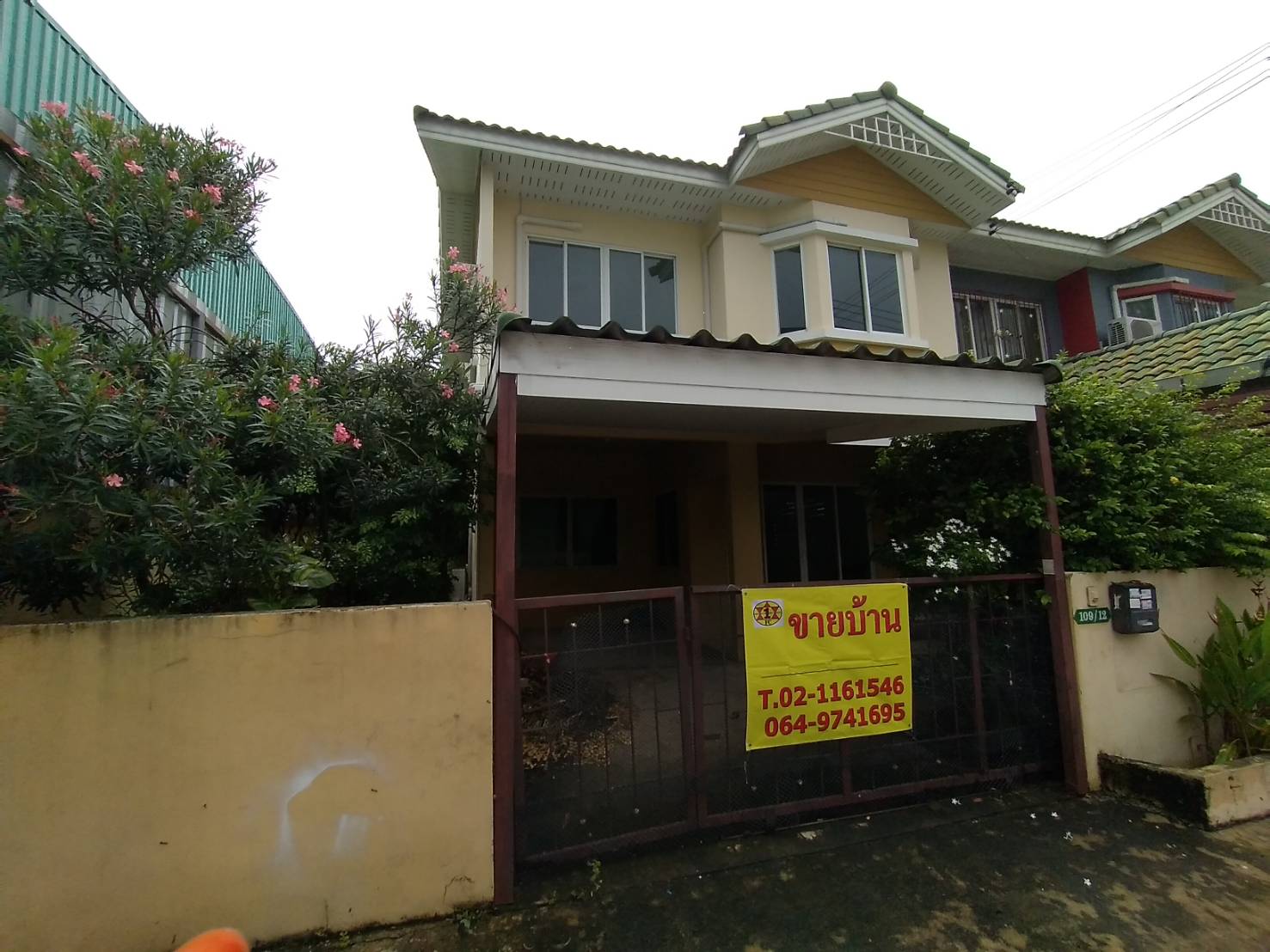 ขายบ้านทาวน์เฮาส์ แสมดำ เขตบางขุนเทียน กรุงเทพฯ 33วา 2.6ล T0940457914 ขายบ้านทาวน์เฮาส์ แสมดำ เขตบางขุนเทียน กรุงเทพฯ 33วา 2.6ล T0940457914