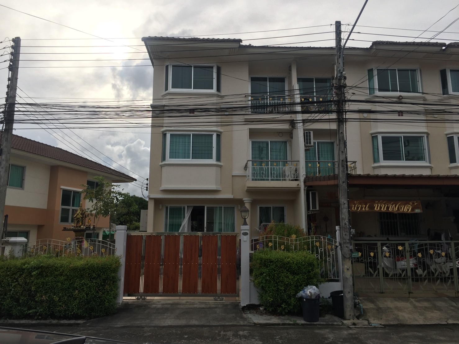 ขายทาวน์เฮ้าส์ 3 ชั้น หมู่บ้านศุภาลัยซิตี้ฮิลล์ 3 ห้องนอน 3 ห้องน้ำ ตำบลรัษฎา เมืองภูเก็ต โทร 094 582 4266 ขายทาวน์เฮ้าส์ 3 ชั้น หมู่บ้านศุภาลัยซิตี้ฮิลล์ 3 ห้องนอน 3 ห้องน้ำ ตำบลรัษฎา เมืองภูเก็ต โทร 094 582 4266