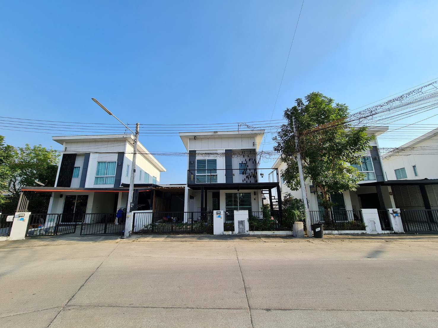 ขายถูก บ้านแฝดถนนเมน พฤกษา 102 ศาลายา-บรมราชชนี ขายถูก บ้านแฝดถนนเมน พฤกษา 102 ศาลายา-บรมราชชนี