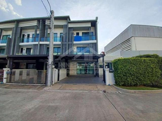 ทาวน์โฮม 3 ชั้น หลังมุม พร้อมเฟอร์นิเจอร์ ม.เฌอคูน ราชพฤกษ์ - สาทร สวนผัก ตลิ่งชัน พื้นที่ 32.4 ตรว 3นอน 4น้ำ ทาวน์โฮม 3 ชั้น หลังมุม พร้อมเฟอร์นิเจอร์ ม.เฌอคูน ราชพฤกษ์ - สาทร สวนผัก ตลิ่งชัน พื้นที่ 32.4 ตรว 3นอน 4น้ำ