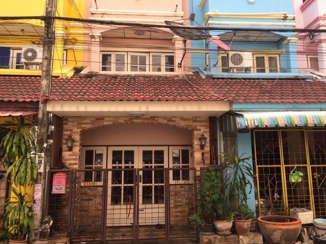 ขายด่วนทาวน์เฮ้าส์ 3 ชั้น หมู่บ้านกลางสวน2 เพชรเกษม41 แขวงบางแค เขตภาษีเจริญ กรุงเทพมหานคร ขายด่วนทาวน์เฮ้าส์ 3 ชั้น หมู่บ้านกลางสวน2 เพชรเกษม41 แขวงบางแค เขตภาษีเจริญ กรุงเทพมหานคร