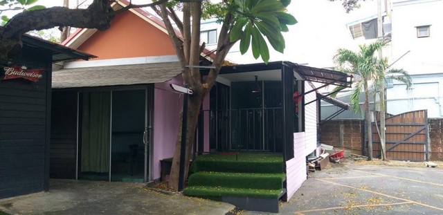 ให้เช่าออฟฟิศชั้นเดียว 120 ตารางเมตร ลาดพร้าว 71 นาคนิวาส 4 เหมาะทำออฟฟิศ มีที่จอดรถ 4-8 คัน ใกล้เลียบด่วน ใกล้เซ็นทรัลอีสวิลล์ ให้เช่าออฟฟิศชั้นเดียว 120 ตารางเมตร ลาดพร้าว 71 นาคนิวาส 4 เหมาะทำออฟฟิศ มีที่จอดรถ 4-8 คัน ใกล้เลียบด่วน ใกล้เซ็นทรัลอีสวิลล์