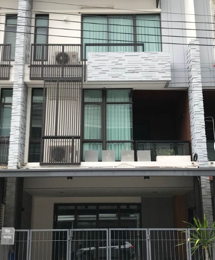 ให้เช่าและขายทาวน์โฮม 3 ชั้น Plex Bangna ถนนบางนา-ตราด กม 5 ให้เช่าและขายทาวน์โฮม 3 ชั้น Plex Bangna ถนนบางนา-ตราด กม 5