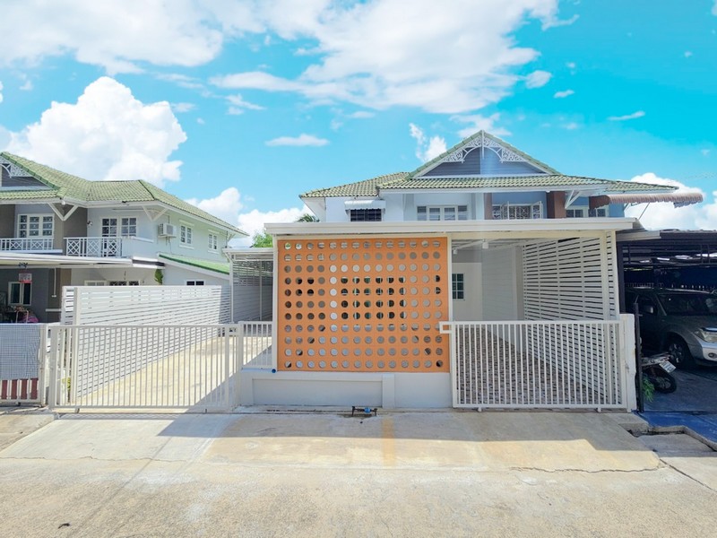บ้านแฝดหลังใหญ่พฤกษา12/1 45 ตร.ว. 5นอน จอดรถได้ 4คัน 2.99 ล้านฟรีโอน บ้านแฝดหลังใหญ่พฤกษา12/1 45 ตร.ว. 5นอน จอดรถได้ 4คัน 2.99 ล้านฟรีโอน
