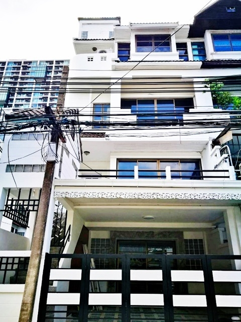 เอ็มสเฟียร์ MRT เพชรบุรี ให้เช่าทาวน์โฮม 4 ชั้น เอ็มควอเทียร์ ทำเลดี รักสัตว์ 31ตรว. 452ตรม. 4นอน 5น้ำ 4แอร์ จอดรถได้หลายคัน เอ็มสเฟียร์ MRT เพชรบุรี ให้เช่าทาวน์โฮม 4 ชั้น เอ็มควอเทียร์ ทำเลดี รักสัตว์ 31ตรว. 452ตรม. 4นอน 5น้ำ 4แอร์ จอดรถได้หลายคัน