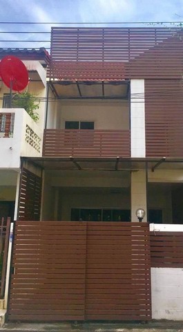 ให้เช่าทาวน์เฮ้าส์2ชั้น ทำเลทอง ใกล้ห้างสรรพสินค้า เดินทางสะดวกสบ ให้เช่าทาวน์เฮ้าส์2ชั้น ทำเลทอง ใกล้ห้างสรรพสินค้า เดินทางสะดวกสบ