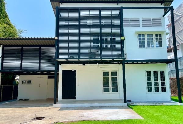 ให้เช่าบ้านเดี่ยว 2 ชั้น ซอยรามอินทรา 42 จอดรถได้หลายคัน ให้เช่าบ้านเดี่ยว 2 ชั้น ซอยรามอินทรา 42 จอดรถได้หลายคัน