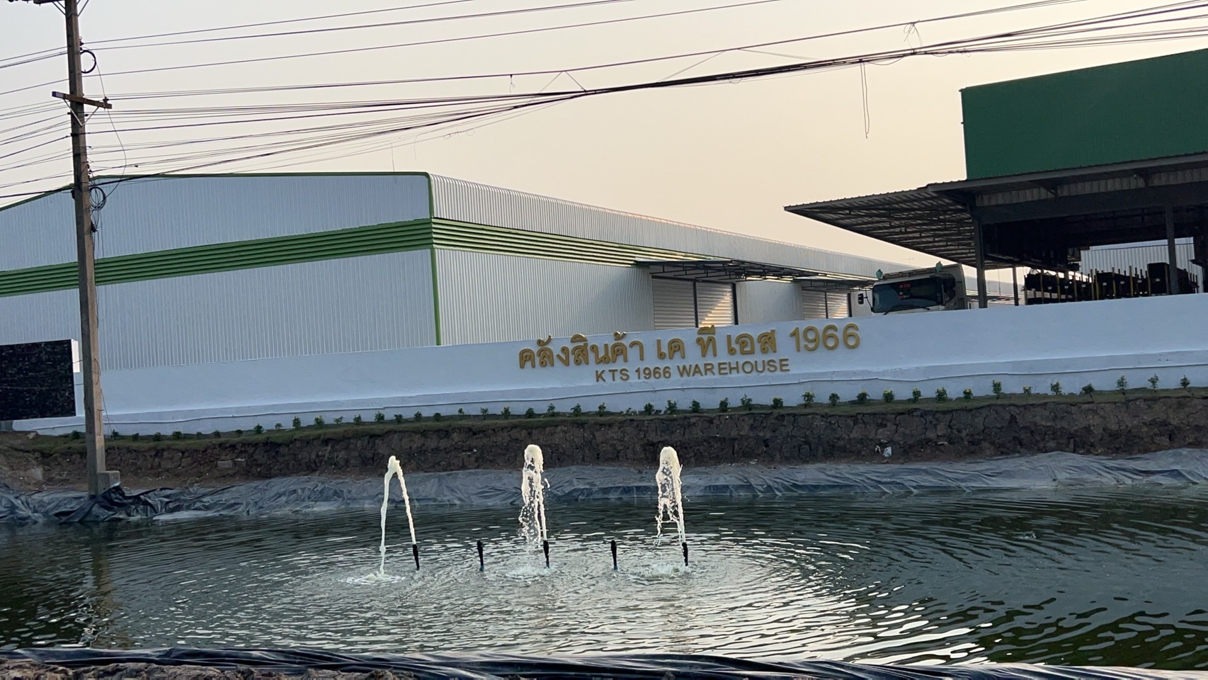 ขายโกดัง พื้นที่ทั้งหมด 13 ไร่ ติดถนนใหญ่เส้น 340 หน้ากว้าง 100 เมตร ขายโกดัง พื้นที่ทั้งหมด 13 ไร่ ติดถนนใหญ่เส้น 340 หน้ากว้าง 100 เมตร