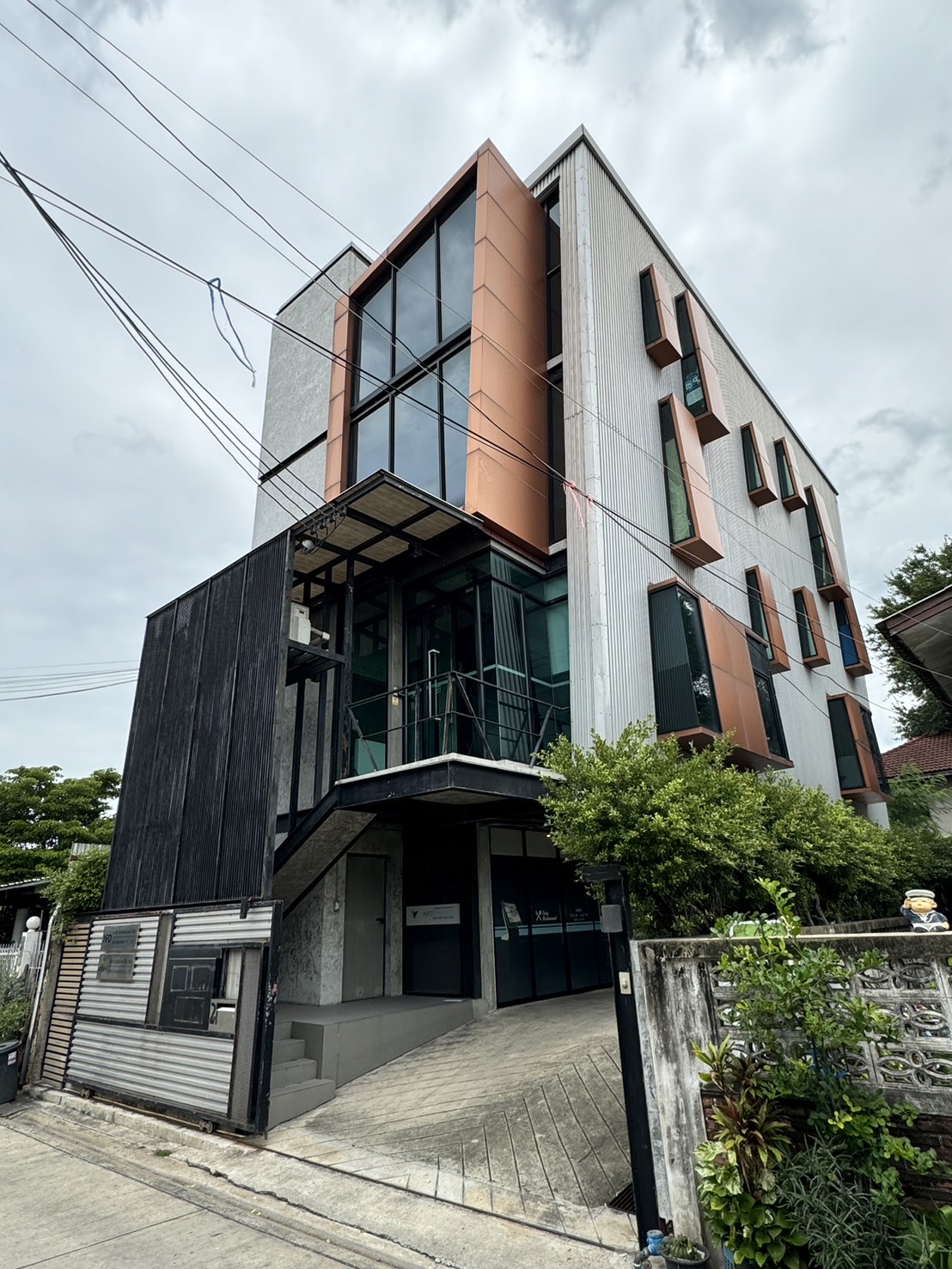 ขายสำนักงาน Style Modern พร้อมเข้าอยู่ ออกแบบสวยโดยสถาปนิก ขายสำนักงาน Style Modern พร้อมเข้าอยู่ ออกแบบสวยโดยสถาปนิก