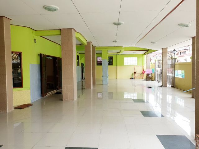 V า ย โรงงาน พื้นที่ใช้สอย ประมาณ 1800 ตรม . V า ย โรงงาน พื้นที่ใช้สอย ประมาณ 1800 ตรม .