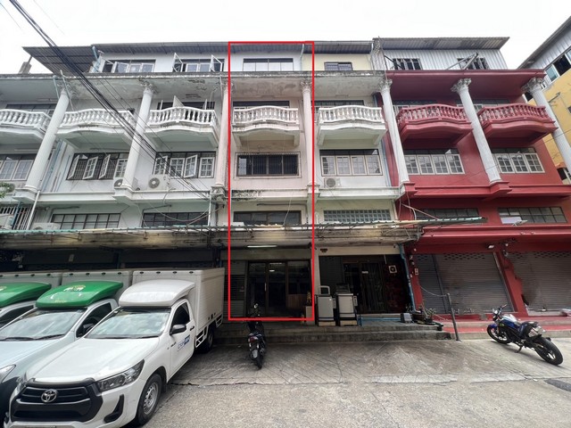 ราคาสุดพิเศษ! อาคารพาณิชย์ 3.5 ชั้น ทำเลสุดฮอต ใกล้ BTS อุดมสุข ราคาสุดพิเศษ! อาคารพาณิชย์ 3.5 ชั้น ทำเลสุดฮอต ใกล้ BTS อุดมสุข