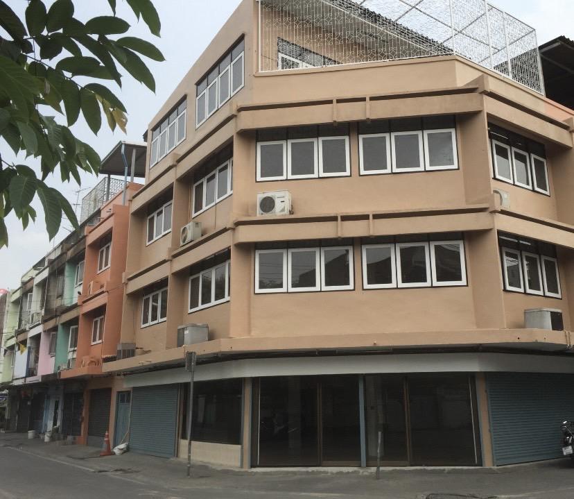 ขายอาคารพาณิชย์ 2 คูหา 3.5 ชั้น หลังมุม ซอยลาดพร้าว 48 ย่านสุทธิส ขายอาคารพาณิชย์ 2 คูหา 3.5 ชั้น หลังมุม ซอยลาดพร้าว 48 ย่านสุทธิส