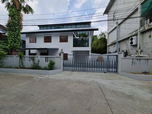 �����Һ�ҹ����� 2 ��� 200 ���. ⪤��� 4 �Ҵ����� ��� MRT ⪤�