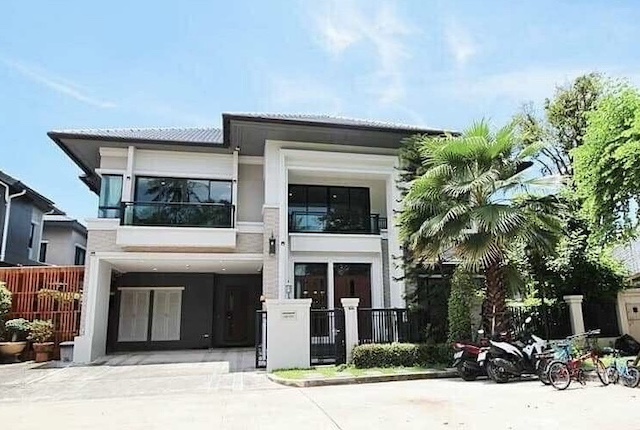 BH3718 บ้านเดี่ยวหรู 2 ชั้น ให้เช่า แกรนด์บางกอก บูเลอวาร์ด สาทร BH3718 บ้านเดี่ยวหรู 2 ชั้น ให้เช่า แกรนด์บางกอก บูเลอวาร์ด สาทร