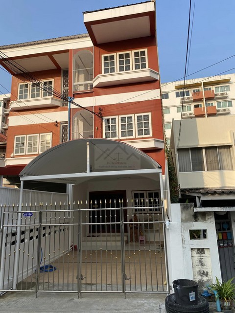 ให้เช่าทาวน์โฮม 3 ชั้น 4 ห้องนอน ลาดพร้าวซอย 29 ใกล้ MRT ลาดพร้าว ให้เช่าทาวน์โฮม 3 ชั้น 4 ห้องนอน ลาดพร้าวซอย 29 ใกล้ MRT ลาดพร้าว
