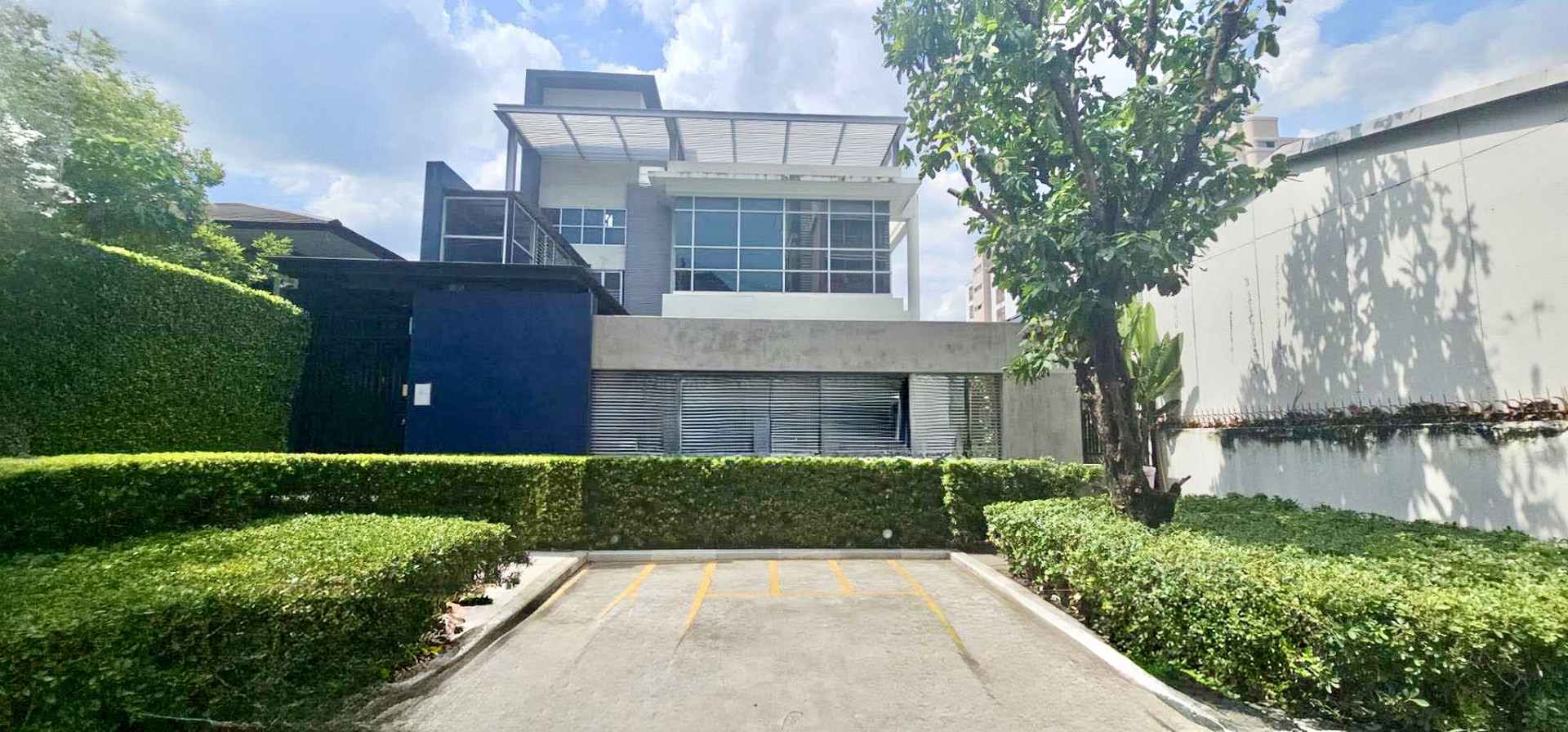 อาคาร+สระว่ายน้ำส่วนตัว ซ.รัชดาภิเษก 17 ให้เช่า 437sq.m. อาคาร+สระว่ายน้ำส่วนตัว ซ.รัชดาภิเษก 17 ให้เช่า 437sq.m.
