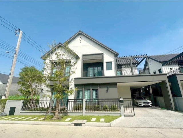 BS988 ขายบ้าน Centro บางนา เฟส 2 หลังมุม ทิศใต้ วิวสวน พร้อมผู้เช BS988 ขายบ้าน Centro บางนา เฟส 2 หลังมุม ทิศใต้ วิวสวน พร้อมผู้เช