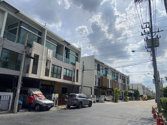 ให้เช่าทาวน์โฮม 3ชั้น โคราซอน ประชาชื่น บางตลาด ปากเกร็ด นนทบุรี ให้เช่าทาวน์โฮม 3ชั้น โคราซอน ประชาชื่น บางตลาด ปากเกร็ด นนทบุรี