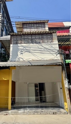 ให้เช่าโฮสเทล 3 ชั้น 24 ตร.ว. ถนนสุขุมวิท ใกล้ BTS นานา ให้เช่าโฮสเทล 3 ชั้น 24 ตร.ว. ถนนสุขุมวิท ใกล้ BTS นานา