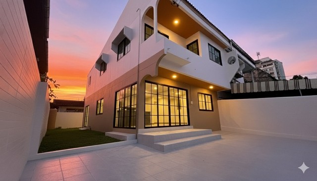 ขายบ้าน ลาซาล บางนา 45 ตารางวา ใหม่ พร้อมอยู่ ทำเลดี ราคาพิเศษ ขายบ้าน ลาซาล บางนา 45 ตารางวา ใหม่ พร้อมอยู่ ทำเลดี ราคาพิเศษ