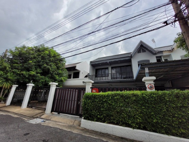 ให้เช่าทาวน์เฮาส์ประชาราษฎร์บำเพ็ญ4นอน3น้ำแอร์เฟอรื ครบเช่า35,000 ให้เช่าทาวน์เฮาส์ประชาราษฎร์บำเพ็ญ4นอน3น้ำแอร์เฟอรื ครบเช่า35,000