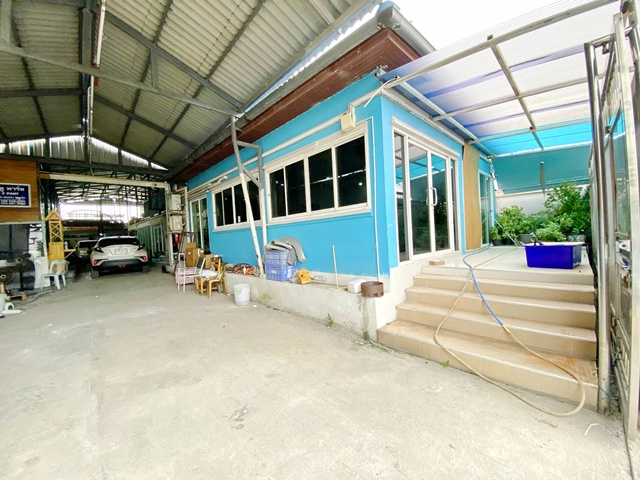 เช่าคฤหาสน์2 ชั้นบ้าน 2 หลัง 780 ตร.ม. มีหลังคาครอบคลุมเต็มพื้นที เช่าคฤหาสน์2 ชั้นบ้าน 2 หลัง 780 ตร.ม. มีหลังคาครอบคลุมเต็มพื้นที