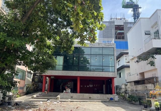 ให้เช่าอาคาร 2.5ชั้น มีดาดฟ้า 900ตรม ย่านห้วยขวาง สุทธิสาร จอดรถ ให้เช่าอาคาร 2.5ชั้น มีดาดฟ้า 900ตรม ย่านห้วยขวาง สุทธิสาร จอดรถ