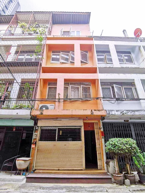 ให้เช่าสำนักงาน โชว์รูมเท่า 4ชั้น BTS บางจาก 200 ม.โลตัส สุขุมวิท ให้เช่าสำนักงาน โชว์รูมเท่า 4ชั้น BTS บางจาก 200 ม.โลตัส สุขุมวิท