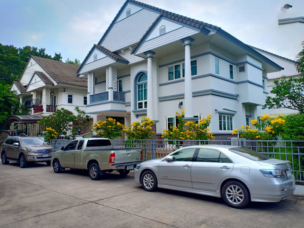 ให้เช่าบ้าน2 เนื้อที่70วา3 ห้องนอน 3 ห้องน้ำ แอร์ เฟอร์ครบถนนพัฒน ให้เช่าบ้าน2 เนื้อที่70วา3 ห้องนอน 3 ห้องน้ำ แอร์ เฟอร์ครบถนนพัฒน