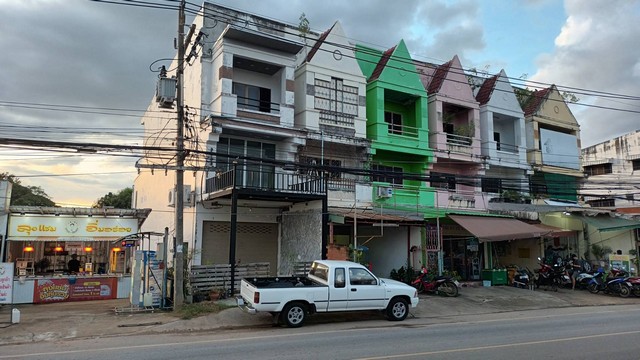 ขายทาวน์เฮาส์ 2 ชั้นติดถนนสีหราชเดโชไชยเปิดร้านค้าขายได้ทำเลดี ขายทาวน์เฮาส์ 2 ชั้นติดถนนสีหราชเดโชไชยเปิดร้านค้าขายได้ทำเลดี
