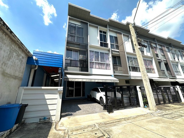 ทาวน์โฮม 3 ชั้น ห้องมุม ม.สัมมากร อเวนิว รามอินทราวงแหวน ทาวน์โฮม 3 ชั้น ห้องมุม ม.สัมมากร อเวนิว รามอินทราวงแหวน