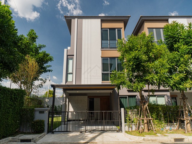 ขายบ้านแฝด 3 ชั้นหลังริม บ้านกลางเมือง ดิ อิดิชั่น ศรีนครินทร์-สว ขายบ้านแฝด 3 ชั้นหลังริม บ้านกลางเมือง ดิ อิดิชั่น ศรีนครินทร์-สว