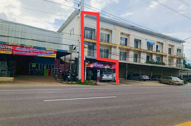 ขายขาดทุนอาคารพาณิชย์ 3 ชั้นติดถนนแม่สอดมีครัว หลังมุม ทำเลดีมาก ขายขาดทุนอาคารพาณิชย์ 3 ชั้นติดถนนแม่สอดมีครัว หลังมุม ทำเลดีมาก