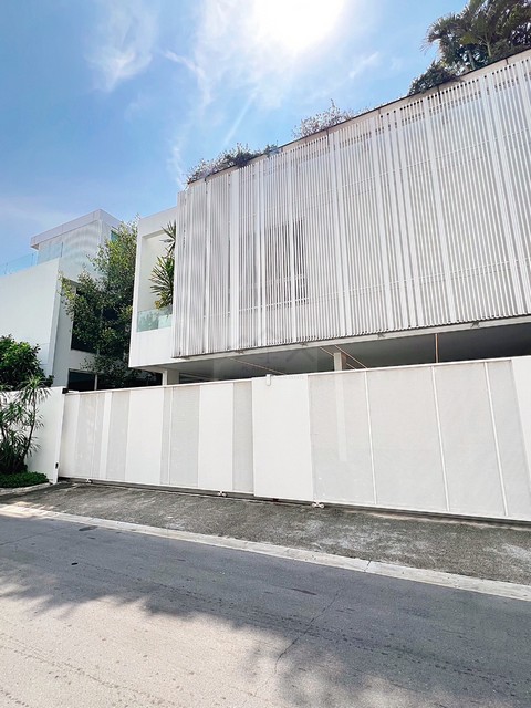 ขายบ้านหรู 3 ชั้น 4 นอน VIVE เอกมัย-รามอินทรา มีลิฟท์ สระว่ายน้ำ ขายบ้านหรู 3 ชั้น 4 นอน VIVE เอกมัย-รามอินทรา มีลิฟท์ สระว่ายน้ำ