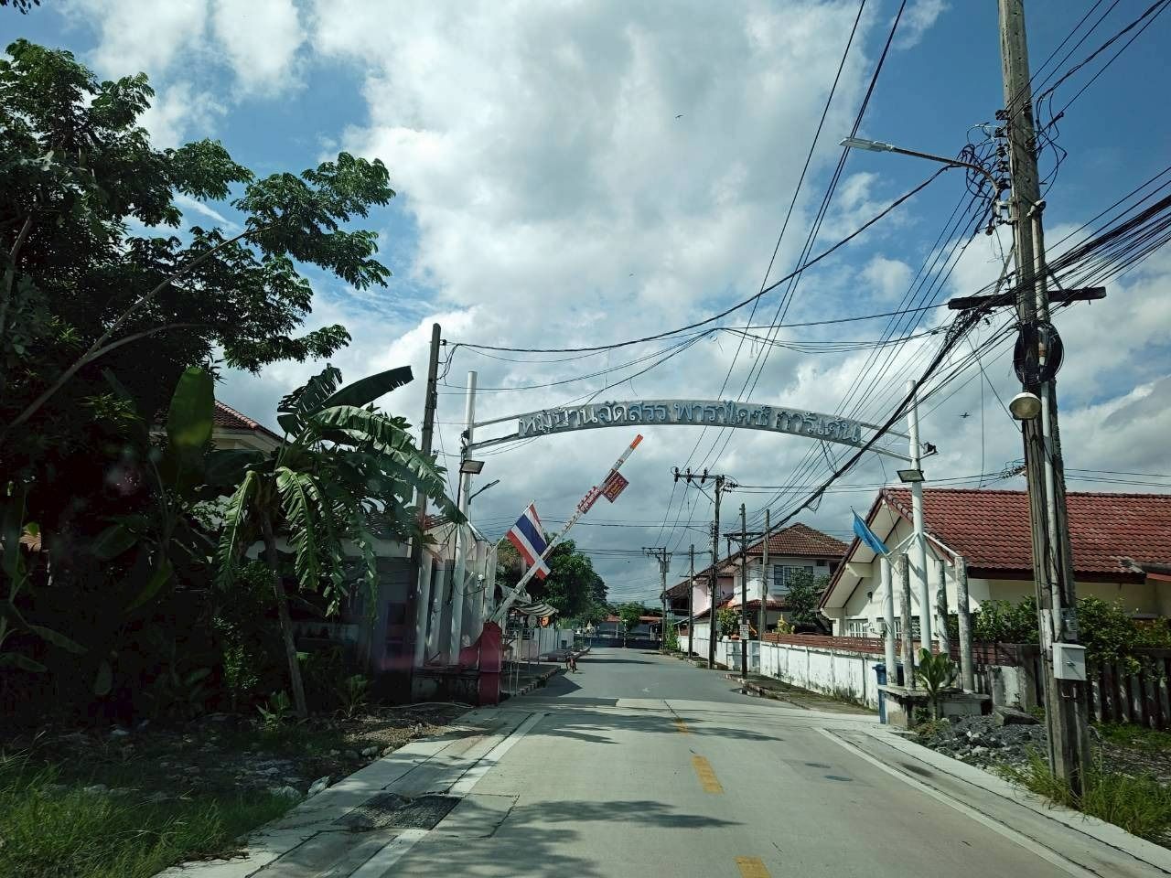 ขายบ้านพร้อมที่ดิน ทำเลดี หมู่บ้านพาราไดซ์การ์เด้นท์ ลาดกระบัง กร ขายบ้านพร้อมที่ดิน ทำเลดี หมู่บ้านพาราไดซ์การ์เด้นท์ ลาดกระบัง กร