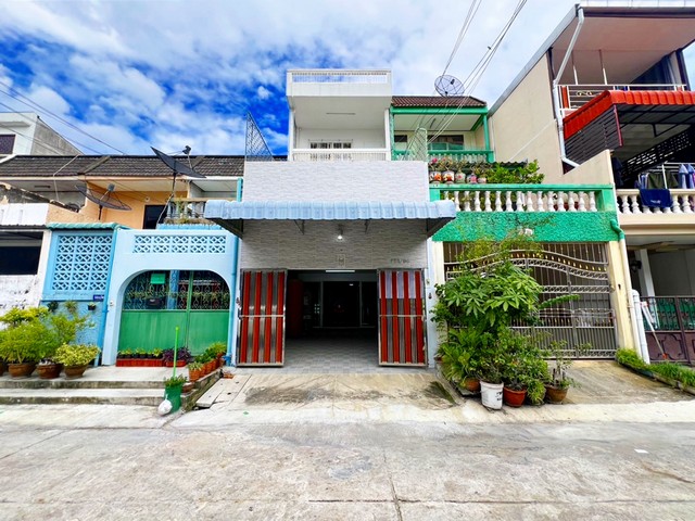 ทาวน์เฮ้าส์ 3.5 ชั้น หมู่บ้านโอสิริ ซอยสาธุประดิษฐ์45 ทาวน์เฮ้าส์ 3.5 ชั้น หมู่บ้านโอสิริ ซอยสาธุประดิษฐ์45