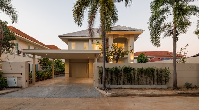 ��� Pool Villa ��� �ŧ��� ���ء�� 4 ��§���� ��� Central Festi