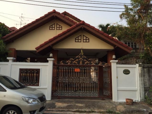 ให้เช่าบ้านเดี่ยว 2 ชั้น เพชรมณฑลกรีน ต่อเติมทั้งหลัง ตัวบ้านสภาพดีเยี่ยม โปร่งน่าอยู่ พื้นที่ใช้สอยเยอะ ให้เช่าบ้านเดี่ยว 2 ชั้น เพชรมณฑลกรีน ต่อเติมทั้งหลัง ตัวบ้านสภาพดีเยี่ยม โปร่งน่าอยู่ พื้นที่ใช้สอยเยอะ